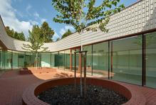 Architektura tu nemá jen sloužit péči, ale vytvářet prostředí pro důstojné a smysluplné stáří.