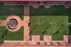 Na okraji Nového Bydžova vyrostl domov seniorů, který se snaží přemýšlet o stáří jinak než většina podobných zařízení.