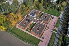 Je to místo, které může snadno vyvolávat tíživé asociace. 