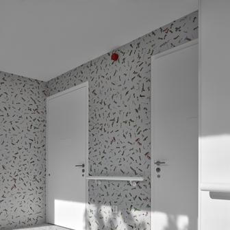 Díky nim mají interiéry přímý vizuální kontakt se zelení a působí vzdušně a otevřeně.