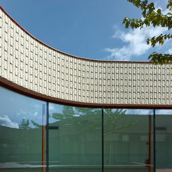 Jednotlivé domácnosti tak nesou názvy podle rostlin: Travinová, Černýšová, Heřmánková a Pampelišková.