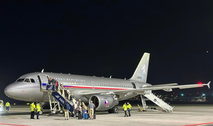 Repatriační let s českými občany.