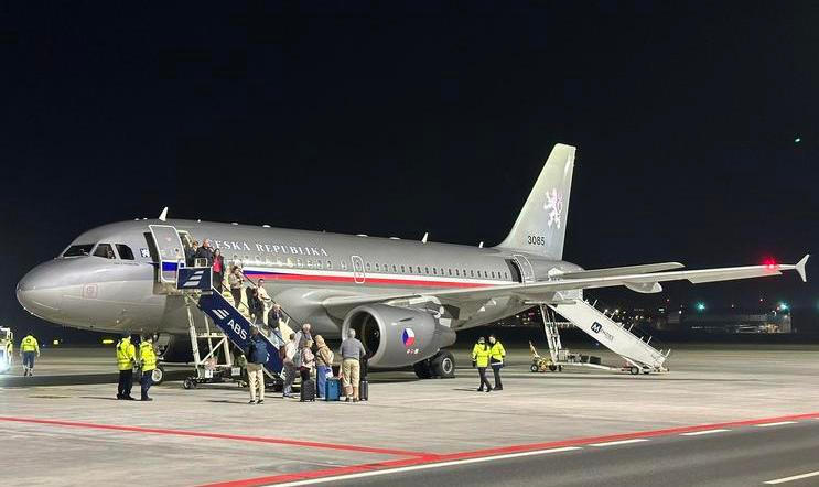 Repatriační let s českými občany.