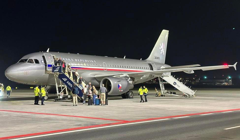 Repatriační let s českými občany.