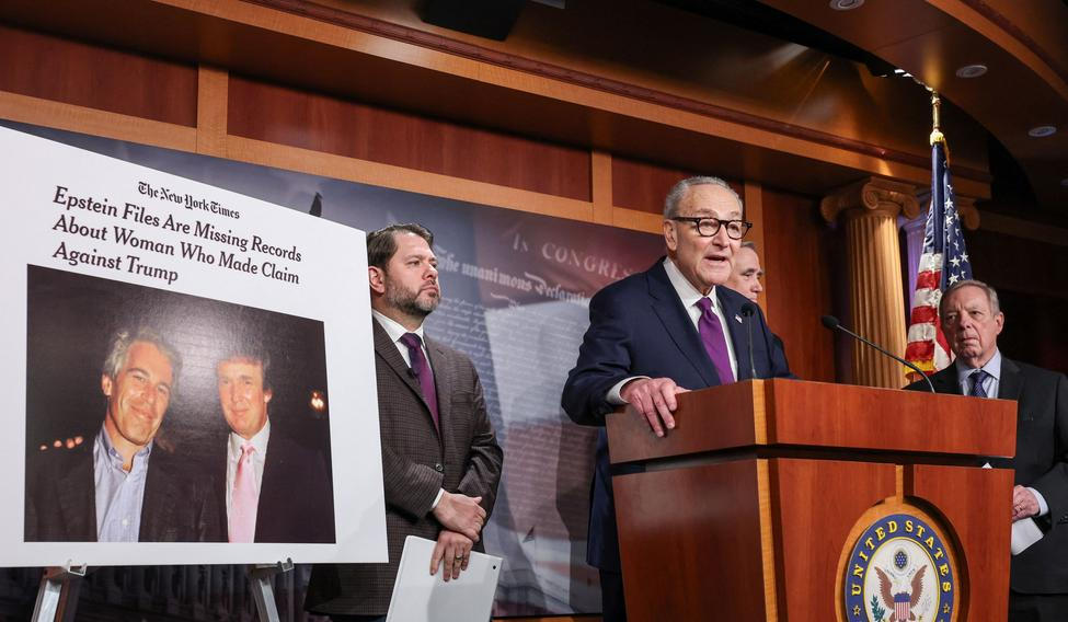 Demokraté v Senátu (na snímku) opakovaně vyzývali administrativu amerického prezidenta Donalda Trumpa, aby zveřejnila všechny dokumenty týkající se Jeffreyho Epsteina