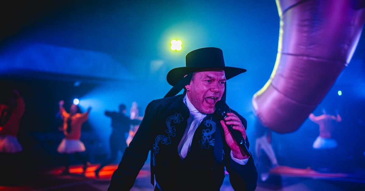 Všichni jsme zvířata. Opulentní show se 40 umělci Human Zoo uhrane a křičí