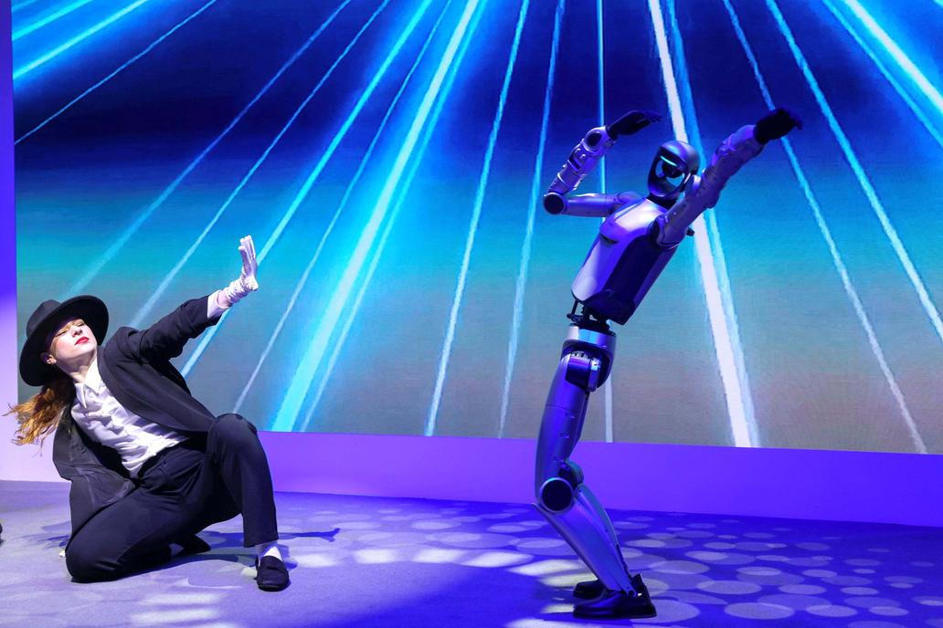 Škoda tyhle fotky minout: záchrana v oblacích, cyberwoman nebo psí oči