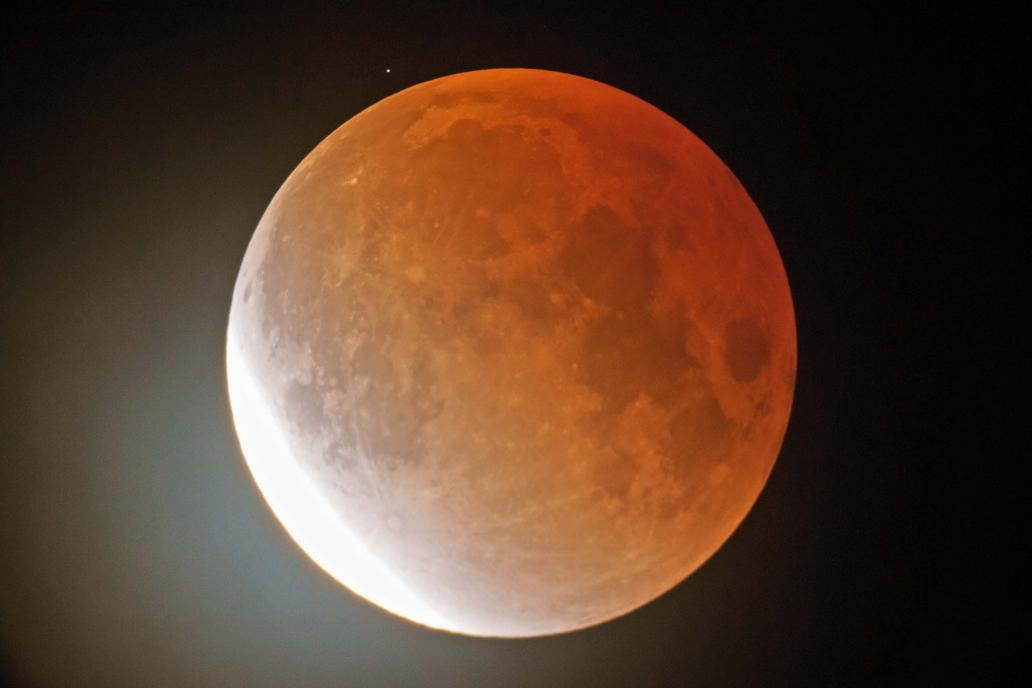 Škoda tyhle fotky minout: záchrana v oblacích, cyberwoman nebo psí oči