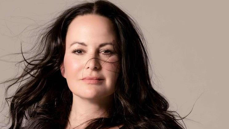 Herečka a zpěvačka Jitka Čvančarová vydává svůj první singl s názvem Přítelkyně noc.