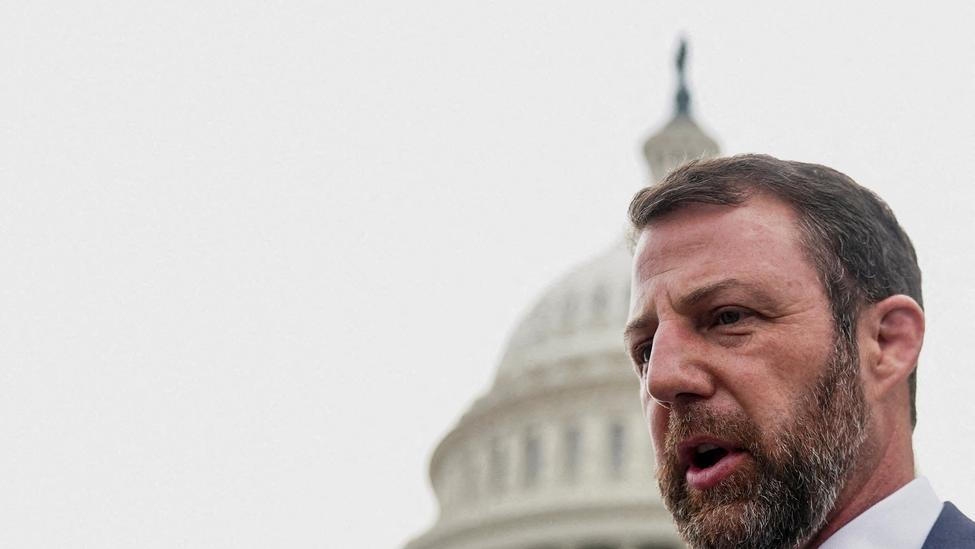 FILE PHOTO: Trump taps US Senator Mullin to replace Noem as DHS chief