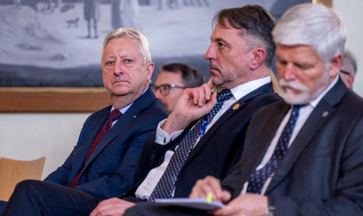 ČR-vláda-armáda-bezpečnost-FASTPIX