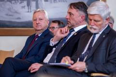 ČR-vláda-armáda-bezpečnost-FASTPIX