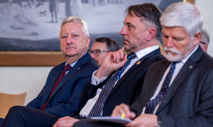 ČR-vláda-armáda-bezpečnost-FASTPIX