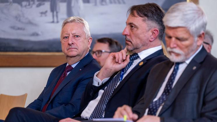 ČR-vláda-armáda-bezpečnost-FASTPIX