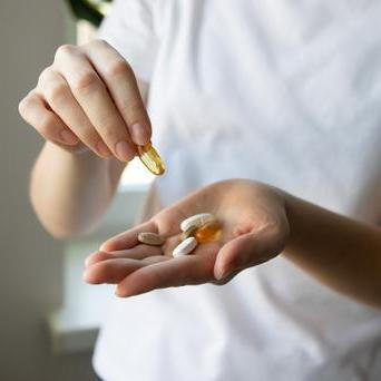 Žena po třicítce přemýšlí o péči o své zdraví. Právě v tomto období se mnoho žen začíná více zajímat o energii, regeneraci organismu a doplňky stravy, které mohou podpořit celkovou kondici i kvalitu pleti.