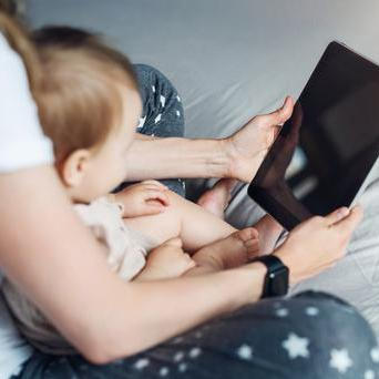 Klára netušila, že právě jeden náhodný pohled do historie vyhledávání odhalí tajemství jejího partnera a navždy změní její život.