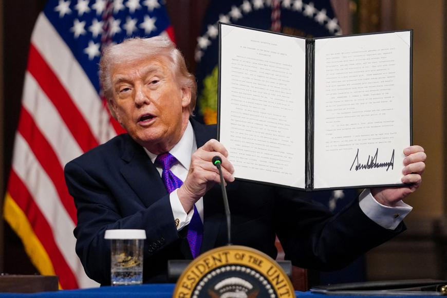 Na dvou frontách: Trump sjednal vojenskou koalici proti kartelům, řeší i osud Kuby