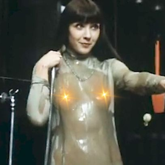 Scéna, ve které si knihkupec Dalibor Vrána představuje, jak ho Manuela svádí, patří k těm nejslavnějším v legendárním filmu.