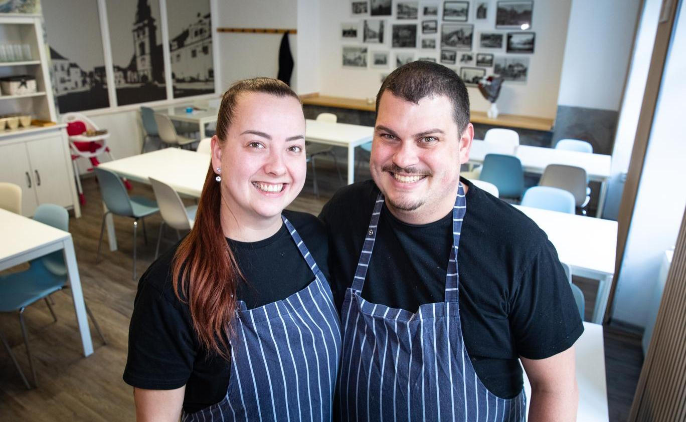 Jídelna Labuť je nenápadný podnik v centru Chomutova, kde dostanete jídlo jako od babičky. Na první pohled možná nic nenaznačuje, že jde o Gastropodnik roku - přesto už podruhé porazila řadu luxusních restaurací.