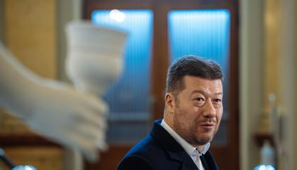 Schůze vlády, Tomio Okamura