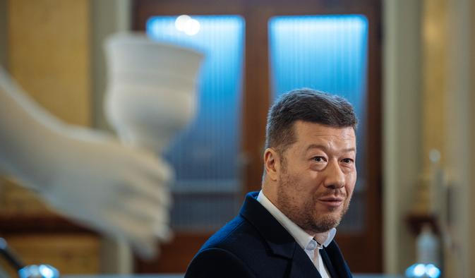 Schůze vlády, Tomio Okamura