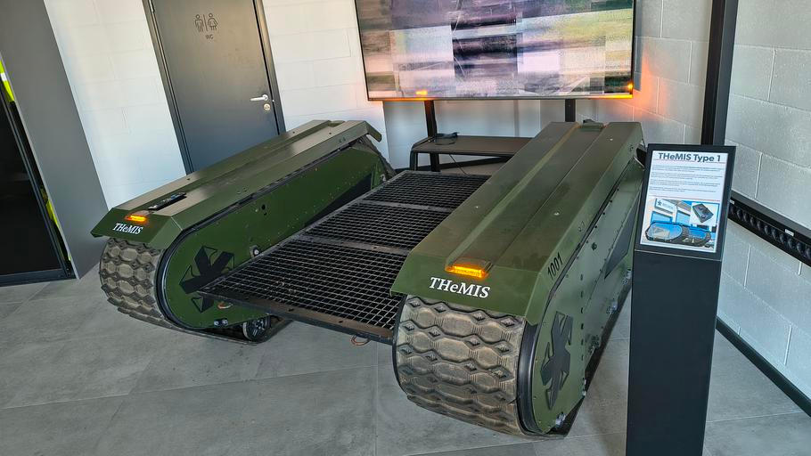 První platforma, která v Milrem Robotics vznikla, v minimuzeu společnosti v Tallinnu, 25. února 2026.