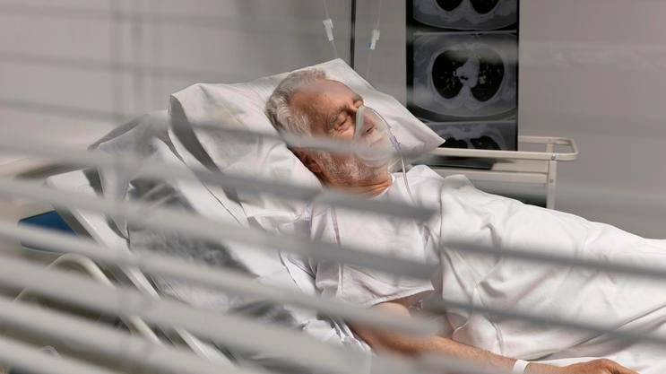 Mezi nejztrátovější výkony patří například sepse, anémie nebo srdeční selhání. „Což jsou ale zároveň věci, které řeší malé okresní a krajské nemocnice nejčastěji,“ říká šéf Asociace českých a moravských nemocnic Michal Čarvaš.