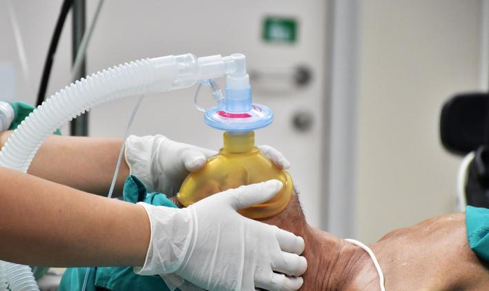 Ilustrační snímek / Zahraničí / Plicní ventilace / Koronavirus / Covid-19 / Dýchání / Nemocnice / Intenzivní péče / JIP / Shutterstock