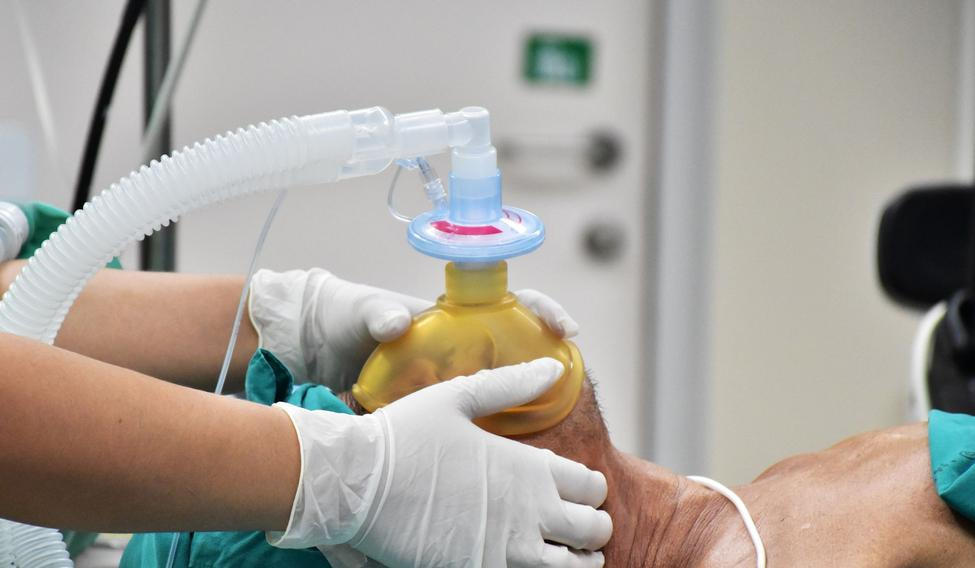 Ilustrační snímek / Zahraničí / Plicní ventilace / Koronavirus / Covid-19 / Dýchání / Nemocnice / Intenzivní péče / JIP / Shutterstock