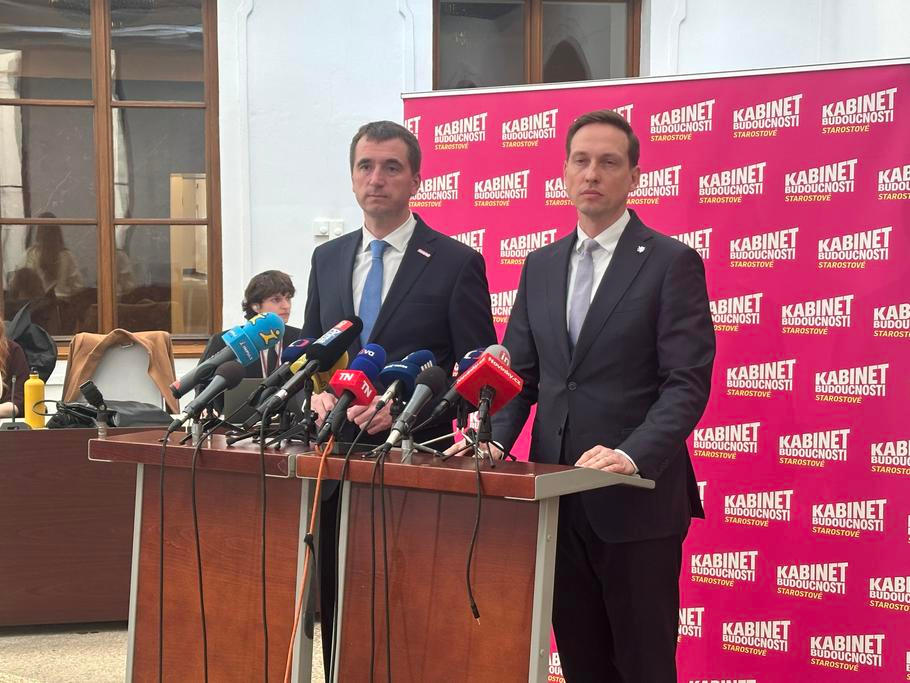 Členy Kabinetu budoucnosti STAN jsou mimo jiné dva poslanci tohoto hnutí, exministr Lukáš Vlček (vlevo) a exnáměstek ministra spravedlnosti Karel Dvořák.
