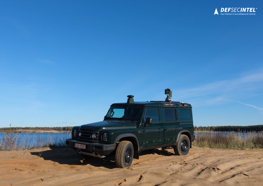 Automobil vybavený monitorovacími systémy společnosti DefSecIntel. Konkrétně jde o systém CAIMAN.