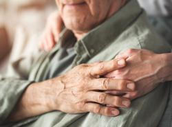 Všechny ty roky, kdy jsem si myslela, že nás opustil, byl ve skutečnosti v izolaci, podrobován mučení, o kterém se mi ani nesnilo. 