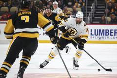 Pavel Zacha v zápase Bostonu na ledě Pittsburghu