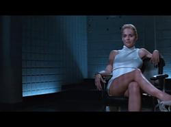 Legendární erotická scéna: O odhalení „všeho“ Stone netušila, režisér dostal facku