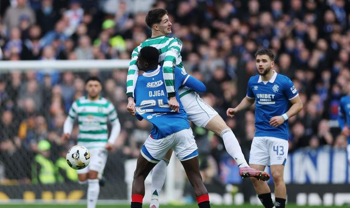 Tomáš Čvančara ze Celticu a Nasser Djiga z Rangers ve čtvrtfinále Skotského poháru