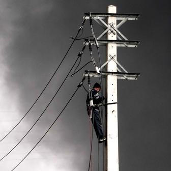 Barel ropy nad 100 dolarů. Trump: „Malá cena za světový mír“