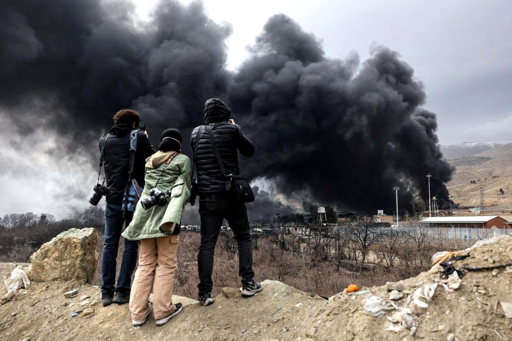 Barel ropy nad 100 dolarů. Trump: „Malá cena za světový mír“