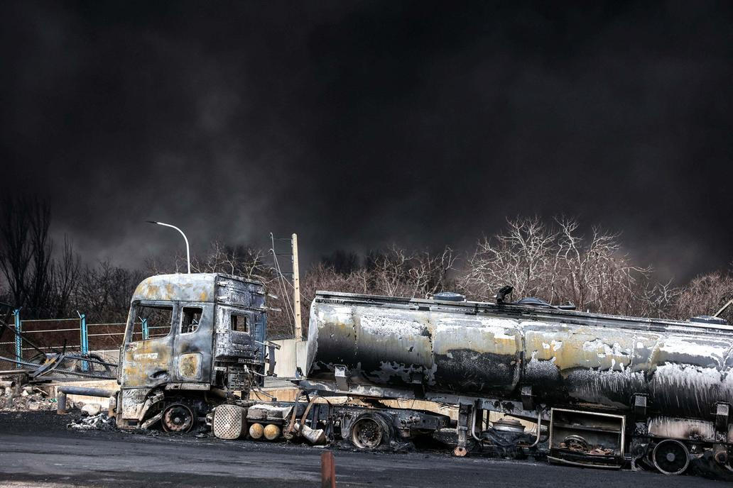 Barel ropy nad 100 dolarů. Trump: „Malá cena za světový mír“