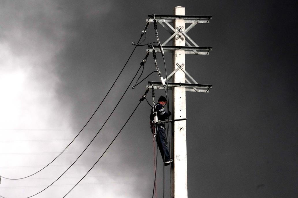 Barel ropy nad 100 dolarů. Trump: „Malá cena za světový mír“