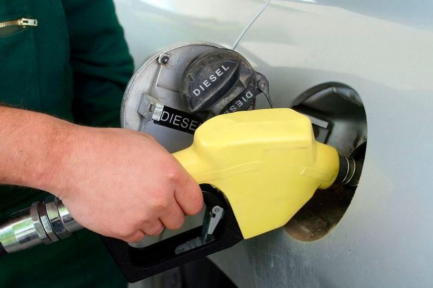 Vláda bude u paliv sledovat marže. ODS navrhla dočasně snížit spotřební daň u nafty