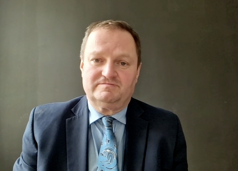 Ekonom Petr Bartoň v pořadu Spotlight News.