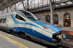 Jedno ze svých pendolin nasadil polský dopravce PKP Intercity do zkušebního provozu v Česku. Na cestách mezi Prahou a Bohumínem je tak možné nyní ověřit, na jakou kvalitu jsou zvyklí polští pasažéři.