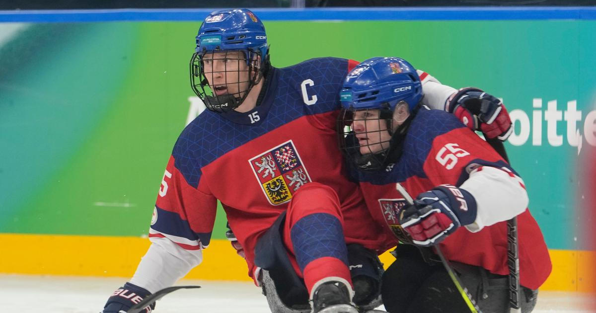 Češi jasně smetli Slováky a poprvé budou bojovat o medaile