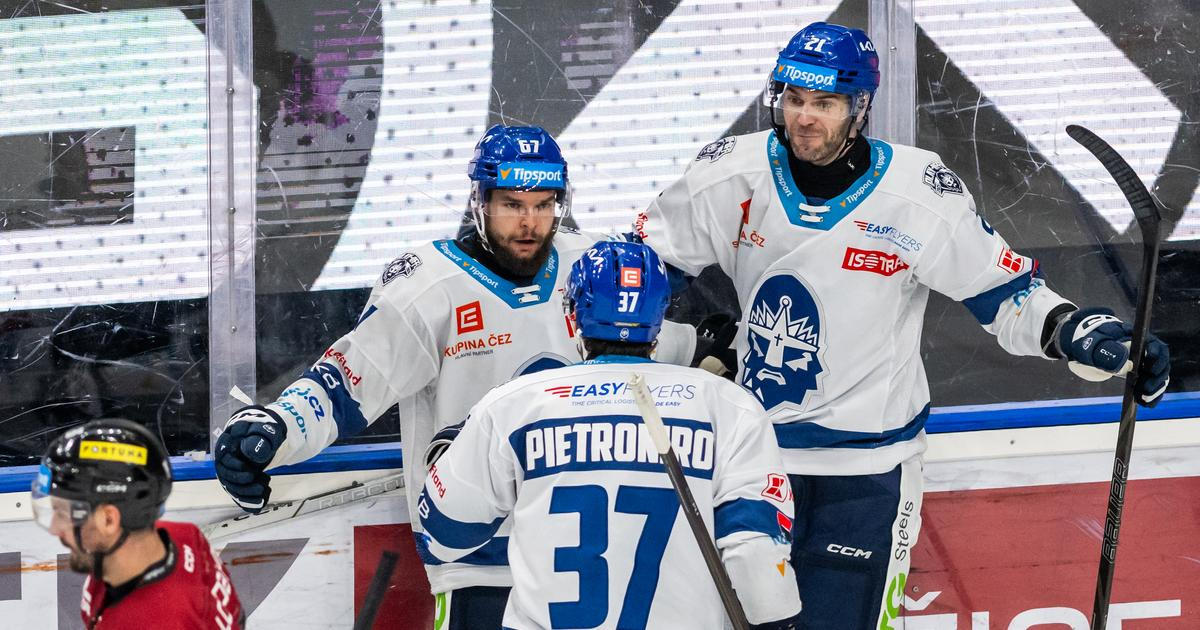 Senzace na úvod, Kladno vyhrálo na Spartě. Brno, Třinec i Vary mají první vítězství