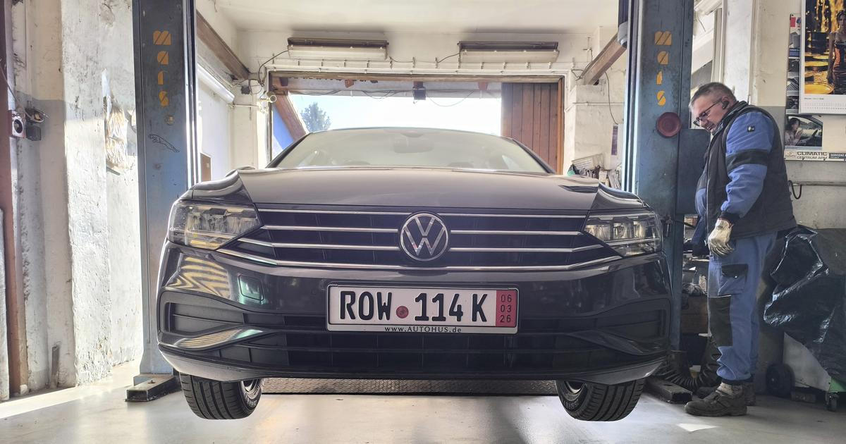 Dobrý kauf, nebo past na hejla? Passat z německého autobazaru jde v Česku na STK
