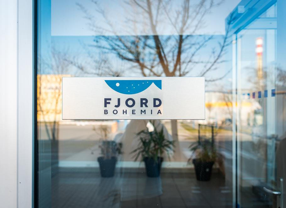 Společnost Fjord Bohemia dodala ryby se špatně označenými etiketami do pěti školních jídelen. Tou dobou netušila, jaký kolotoč se kolem případu rozjede.