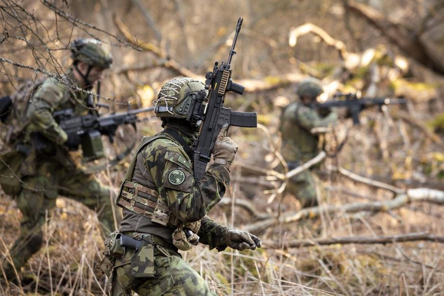 Smrt na Doupově. Česká armáda přišla o vojáka, policie naznačuje, proč zemřel