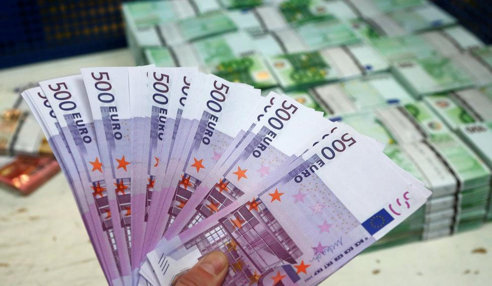 Bankovky, euro, peníze