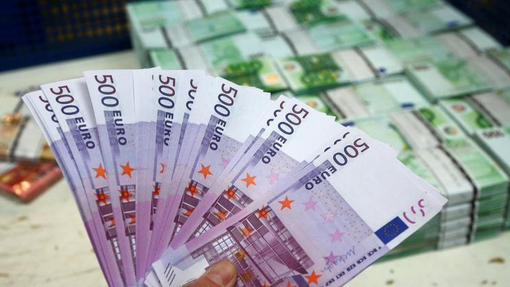 Bankovky, euro, peníze