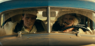 Christian Bale jako Frank a Jessie Buckleyová v roli Nevěsty.